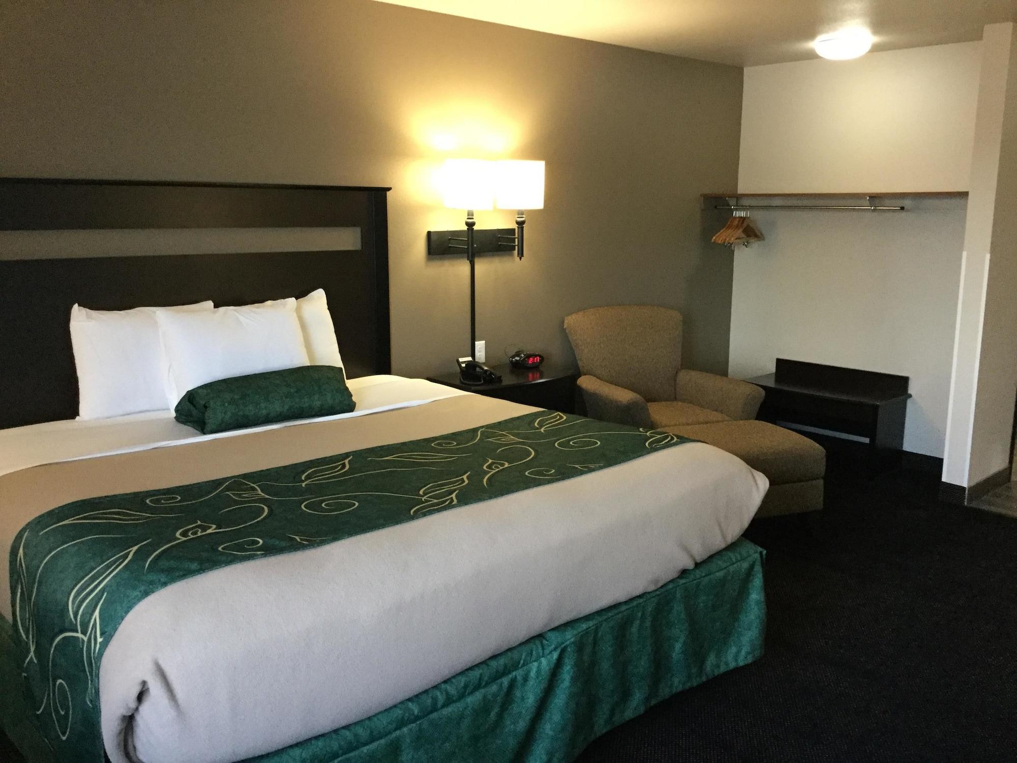 Baymont By Wyndham Glendive Hotel Exterior photo