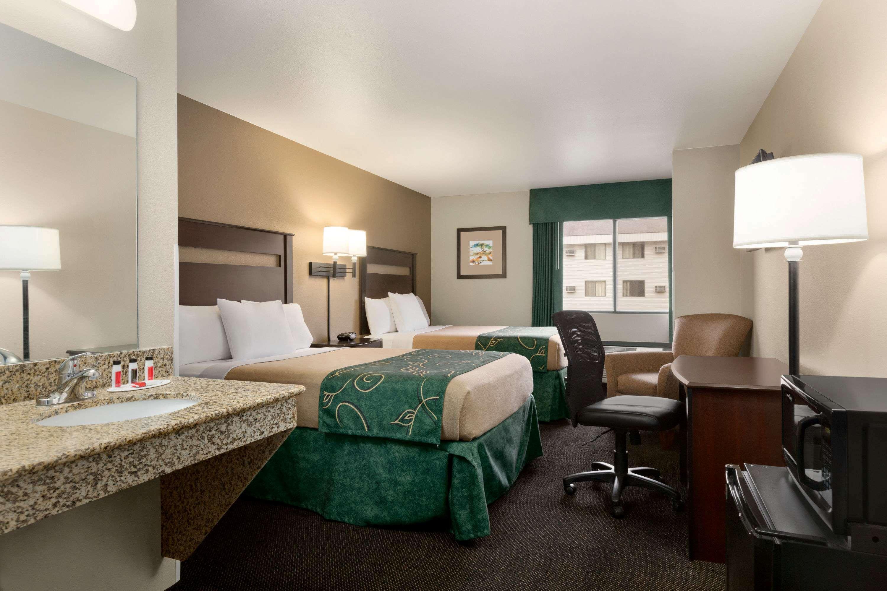 Baymont By Wyndham Glendive Hotel Exterior photo