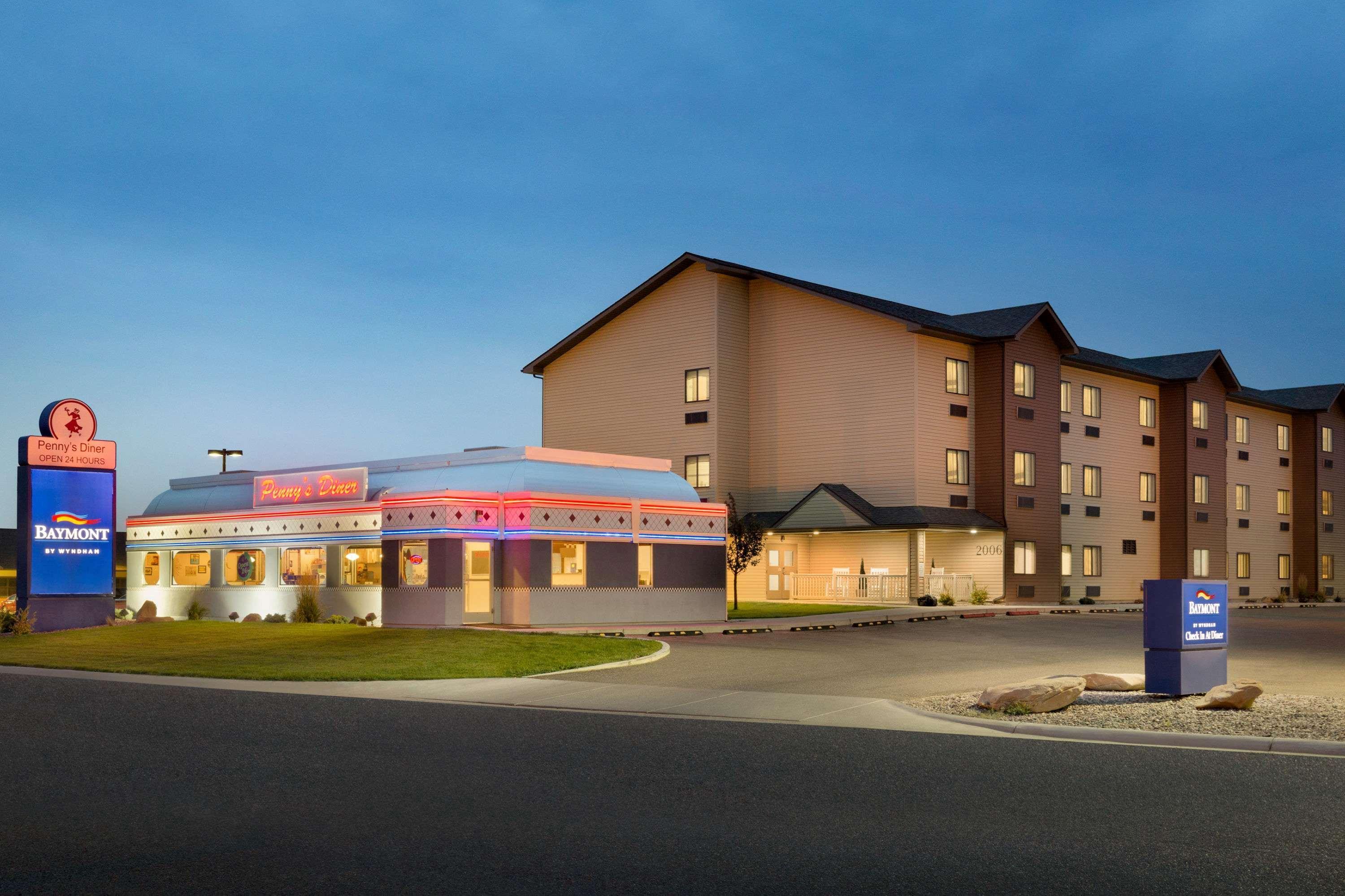 Baymont By Wyndham Glendive Hotel Exterior photo
